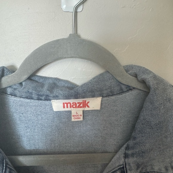 Mixed material flannel shirt. Size is large but oversized so can fit up to 2x - Picture 2 of 3